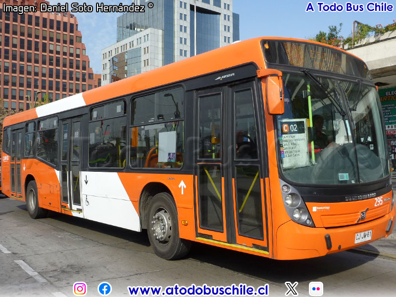 Neobus Mega / Volvo B-7R-LE / Servicio Alimentador C-02