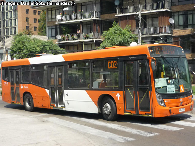 Neobus Mega / Volvo B-7R-LE / Servicio Alimentador C-02