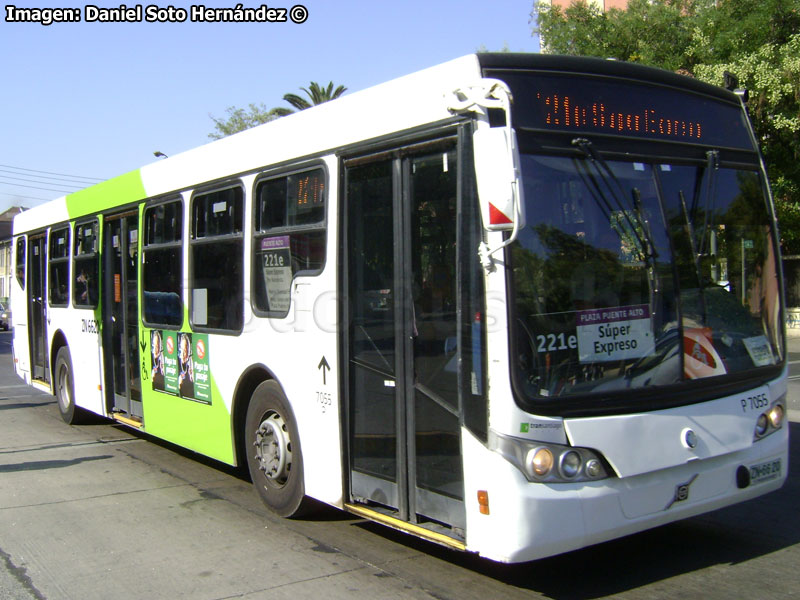 Induscar Caio Mondego L / Volvo B-7R-LE / Servicio Troncal 221e