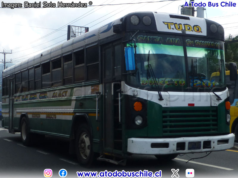 Blue Bird All American D-3 / T.U.D.O. S.A. de C.V. Ruta N° 201 San Salvador (El Salvador)