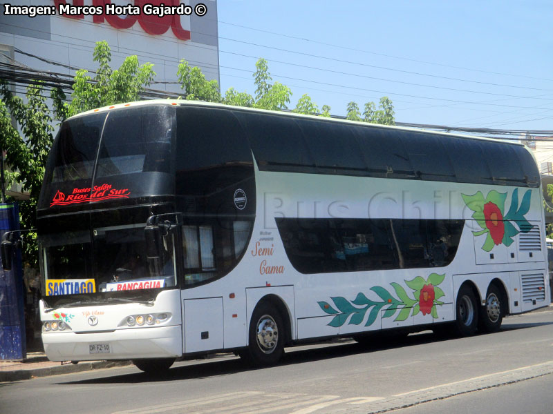 Young Man Skyliner JNP6137S / Salón Ríos del Sur