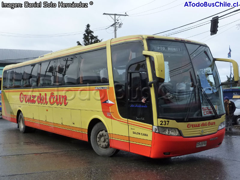 Busscar Vissta Buss LO / Volvo B-12R / Cruz del Sur