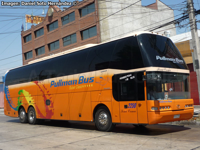 Young Man Spaceliner JNP6137F / Pullman Bus