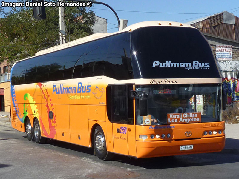 Young Man Spaceliner JNP6137F / Pullman Bus