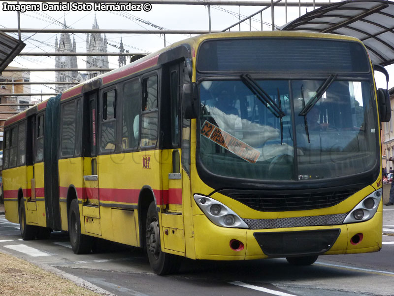 Marcopolo Gran Viale / Volvo B-10M / Línea C-2 Terminal Ofelia - Playón de la Marín (Quito - Ecuador)