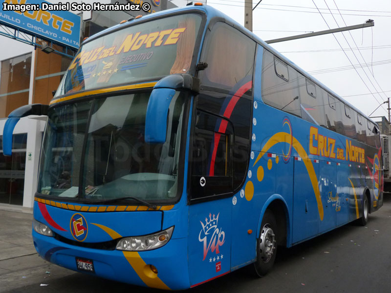 Carrocería Peruana Artesanal / Mercedes Benz O-400RSE / Cruz del Norte (Perú)