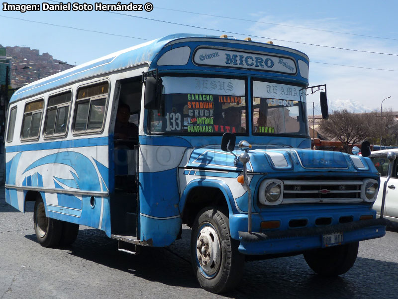 Carrocerías Camet / Chevrolet C-60 / Línea N° 133 Servicio Urbano La Paz (Bolivia)