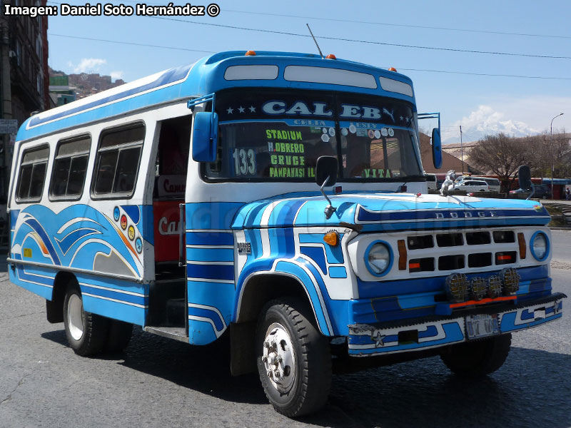 Carrocerías Camet / Dodge D-400 / Línea N° 133 Servicio Urbano La Paz (Bolivia)
