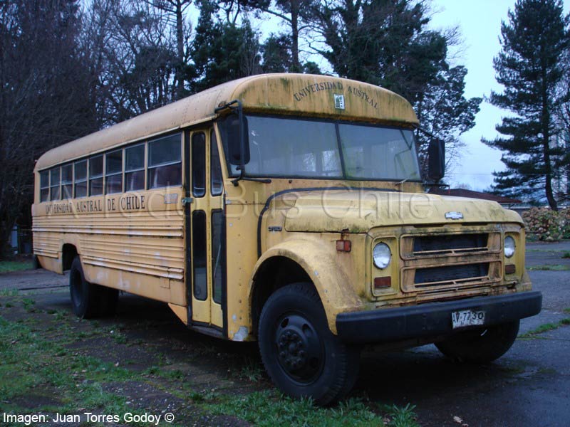 Superior Coach / Chevrolet C-50 / Universidad Austral de Chile