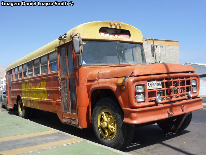 Thomas / Ford B-7000 / Mejipeques