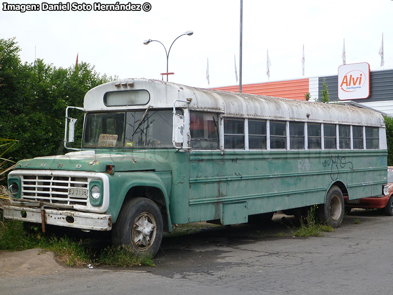 Thomas / Ford B-7000 / Particular