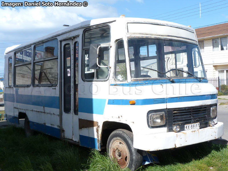 DE.CA.RO.LI. Pía I / Mercedes Benz LO-708E / Línea N° 6 Vía Láctea S.A. (Punta Arenas)