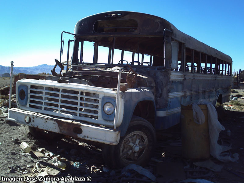 Thomas / Ford B-7000 / Particular