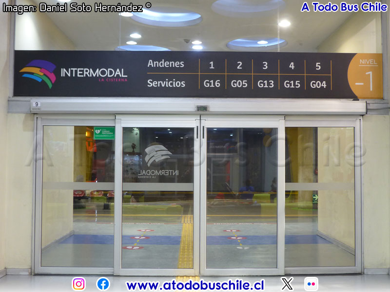 Mampara de Acceso a Zona de Andenes Nivel -1 Estación Intermodal La Cisterna (Santiago)