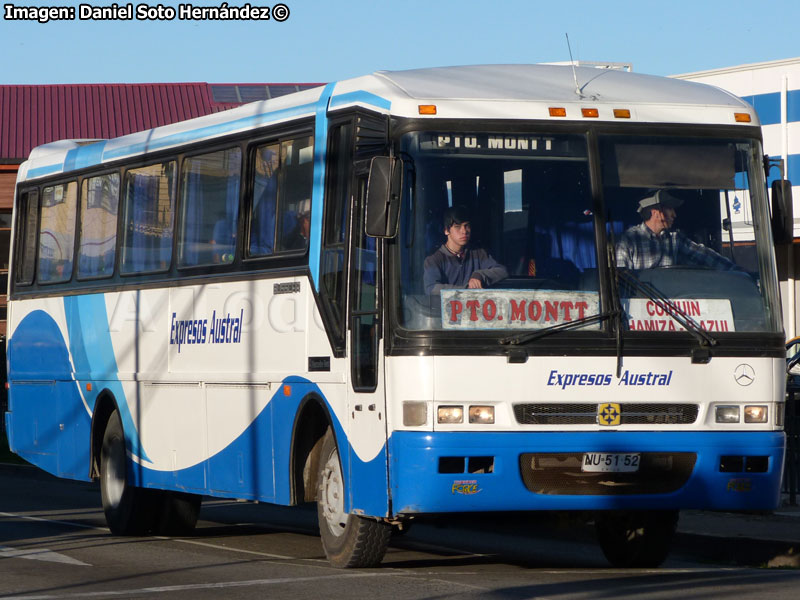 Busscar El Buss 320 / Mercedes Benz OF-1318 / Expresos Austral
