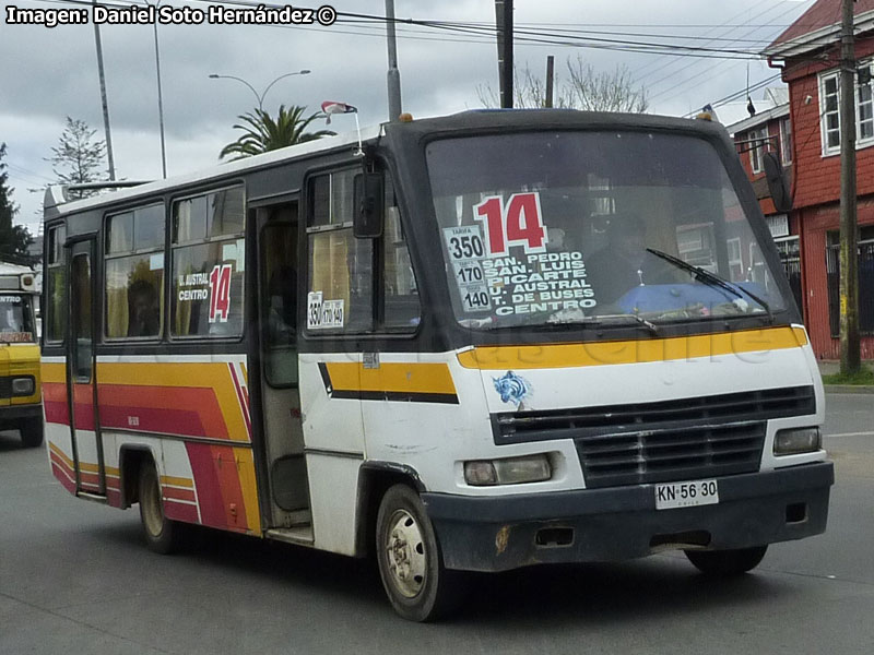 MOV Mini Bus / Mercedes Benz OF-812 / Línea Nº 14 Valdivia