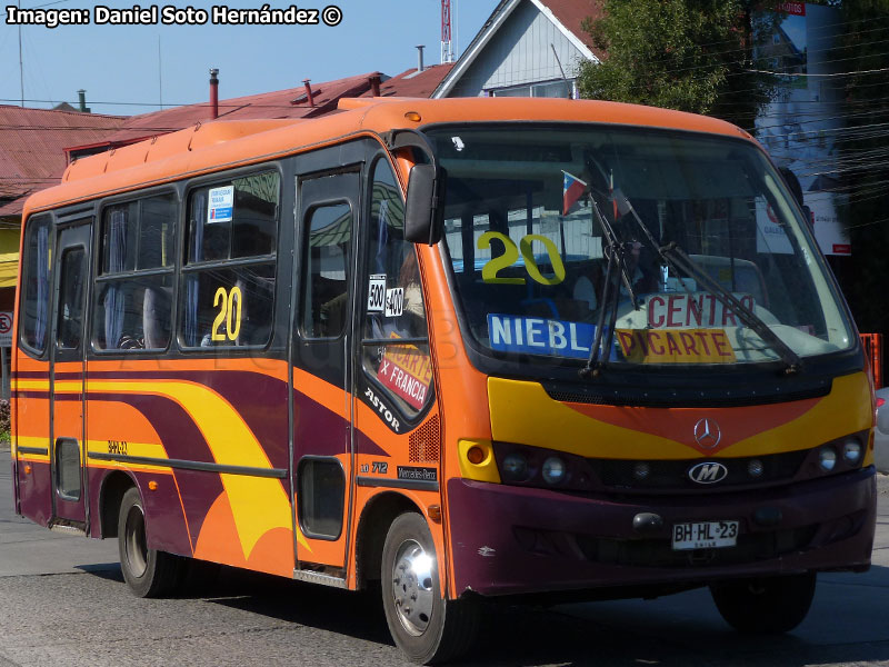 Maxibus Astor / Mercedes Benz LO-712 / Línea N° 20 Valdivia