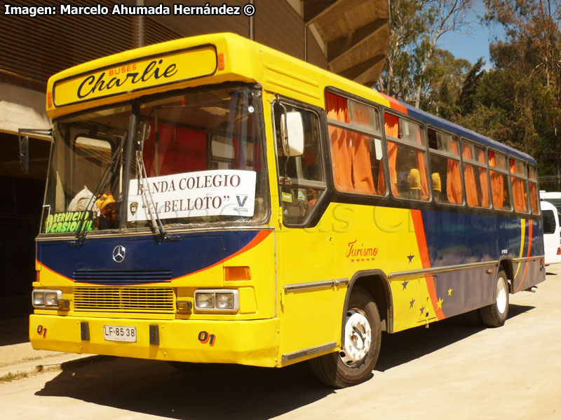 Carrocerías Mena Bus / Mercedes Benz OF-1318 / Buses Charlie