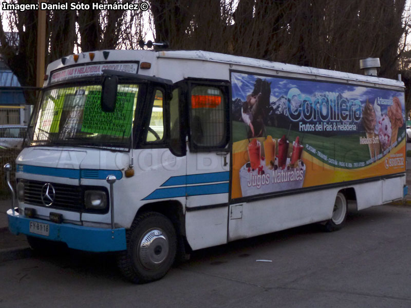 Carrocerías LR Bus / Mercedes Benz LO-708E / Cordillera Frutos del País y Heladería