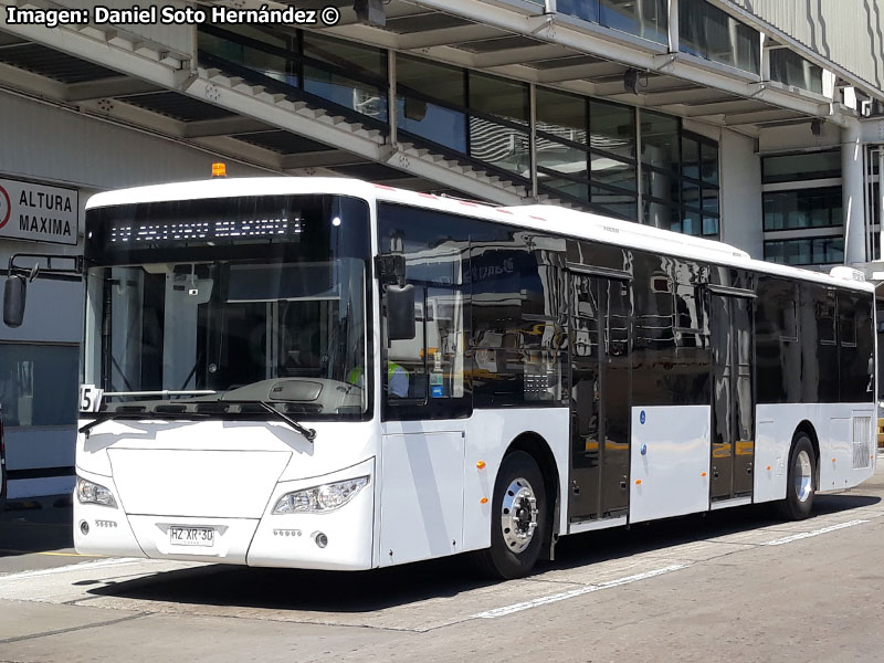 King Long XMQ6132G / Aeropuerto Internacional Comodoro Arturo Merino Benítez