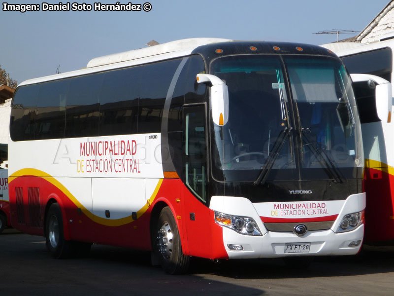 Yutong ZK6107HA / I. M. de Estación Central