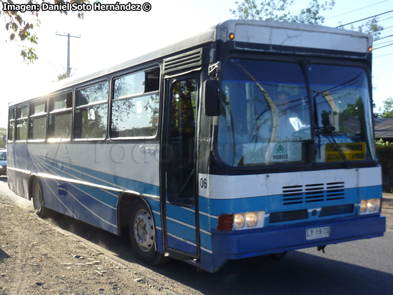 Cuatro Ases Metrópolis / Mercedes Benz OF-1318 / Transporte Personal Agrícola