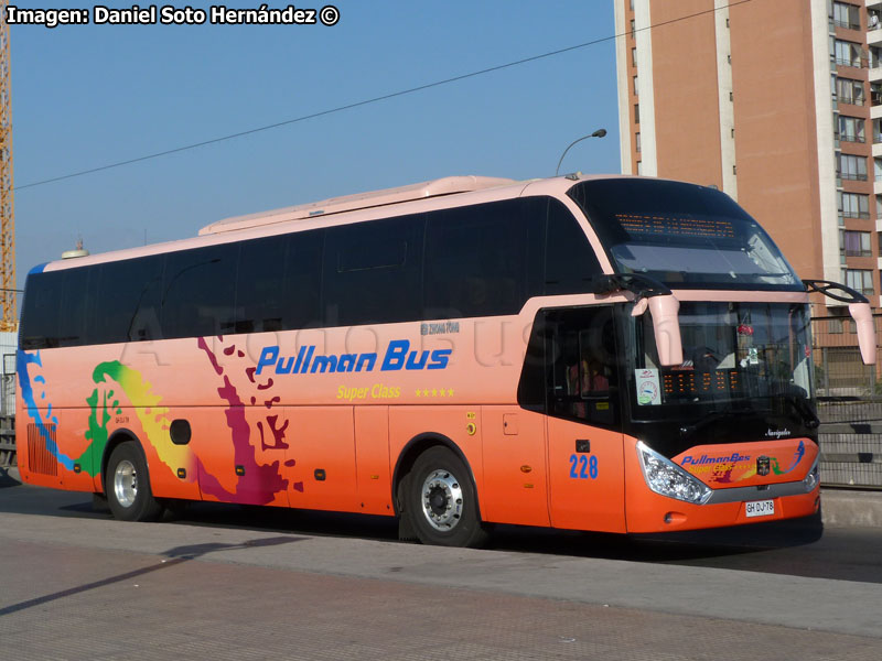 Zhong Tong Navigator LCK6129H / Pullman Bus