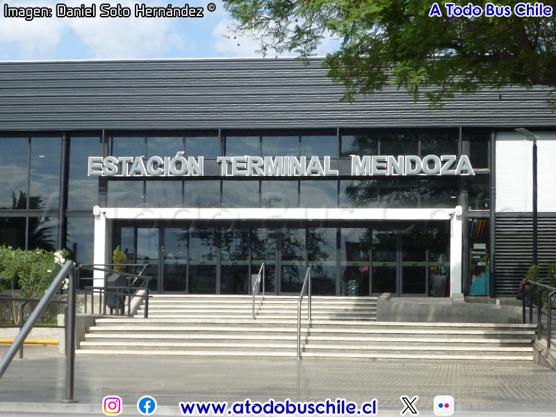 Frontis Estación Terminal de Ómnibus Mendoza (Argentina)