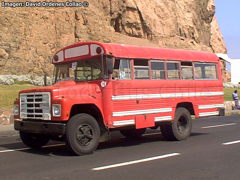 Superior Coach / International 1723 / Taxibuses 7 y 8 (Recorrido N° 12) Arica