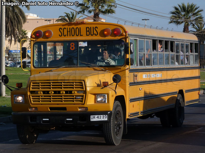 Wayne Coach Lifeguard / Ford B-700 / Colegio Adventista Maranatha (La Serena)